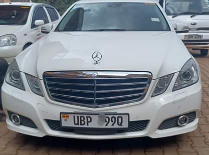 A picture of MERCEDES BENZ E300 MODEL 2010 NEW BRAND MILEAGE 72772 PRICE