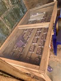 A picture of Solid iron net frame and charging socket port of 32