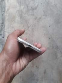 A picture of iphone 7 plain samsung j7 prime 0699219899 