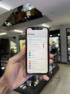 A picture of iPhone 11 128gb at 950000 call on 0753430863