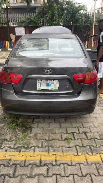 A picture of Hyundai Elantra 08