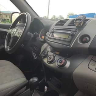 A picture of TOYOTA RAV4 2012