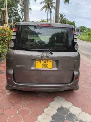 A picture of Toyota sienta