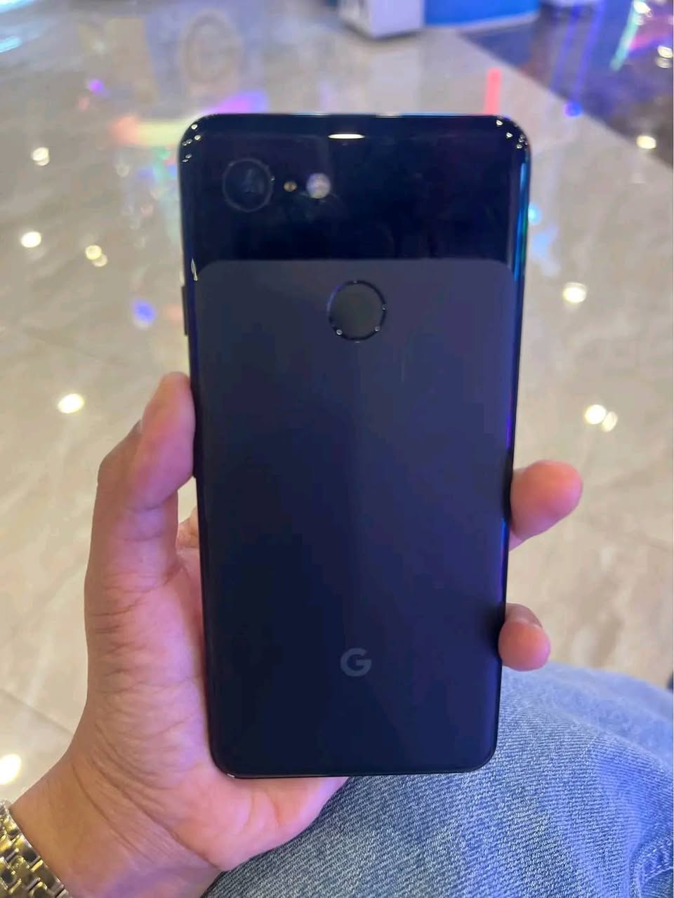 A picture of Google pixel 3 gb64 ram 4 clean camera.