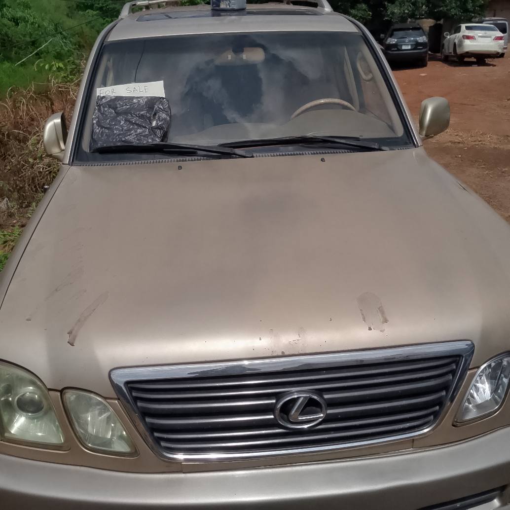 A picture of Lexus LX470