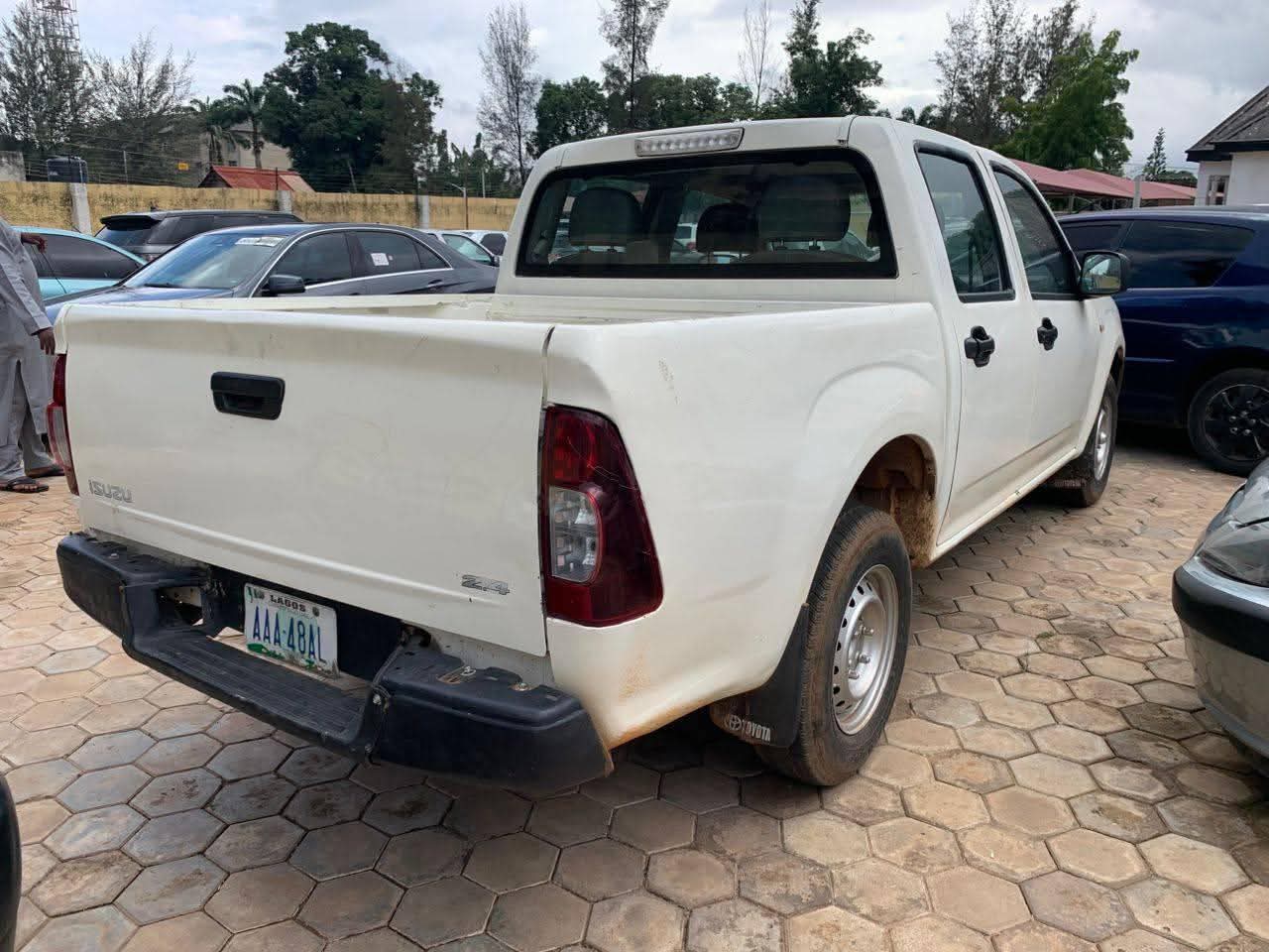A picture of ISUZU TRUCK