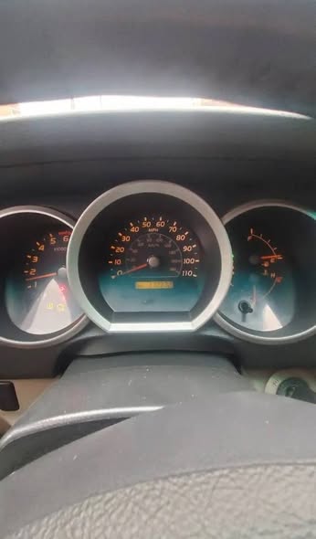 A picture of 08 Toyota 4runner ENGINE ISSUE BUY AND TOW