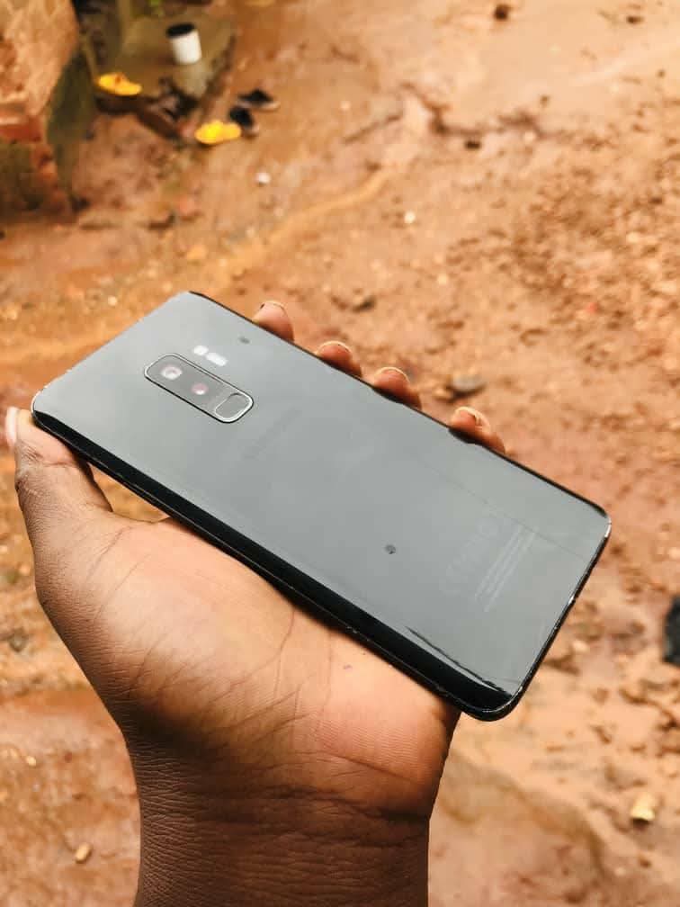 A picture of Sumsung Galaxy s9 plus
