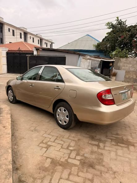A picture of Toyota camry 04