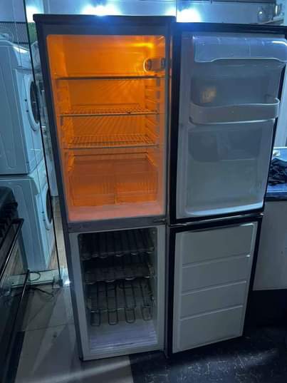 A picture of friji double door laki 330k tu