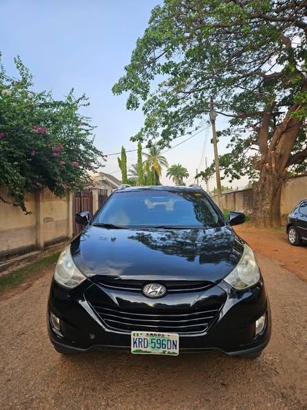 A picture of SARISARIHYUNDAI TUCSON 2013 MODEL WITH UNTEMPERED ENGINE AND GEAR A