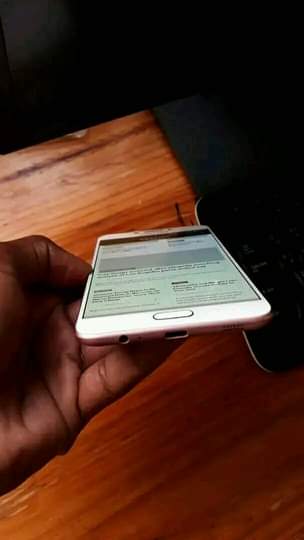 A picture of samsungsamsung c7 pro internal 64gb ram 4 haina kipengele imenyooka