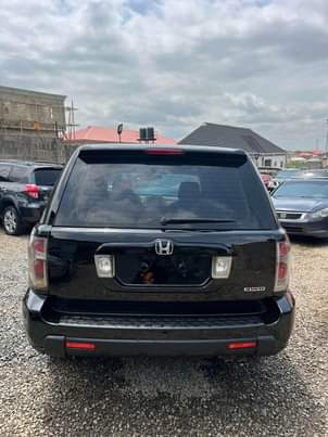 A picture of Brand Honda Model Pilot Year 2006 AC chilling