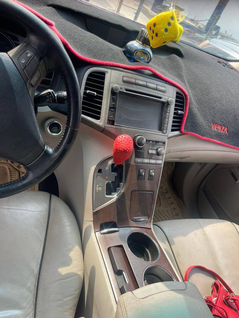 A picture of 2010 Toyota Venza Fullest Options