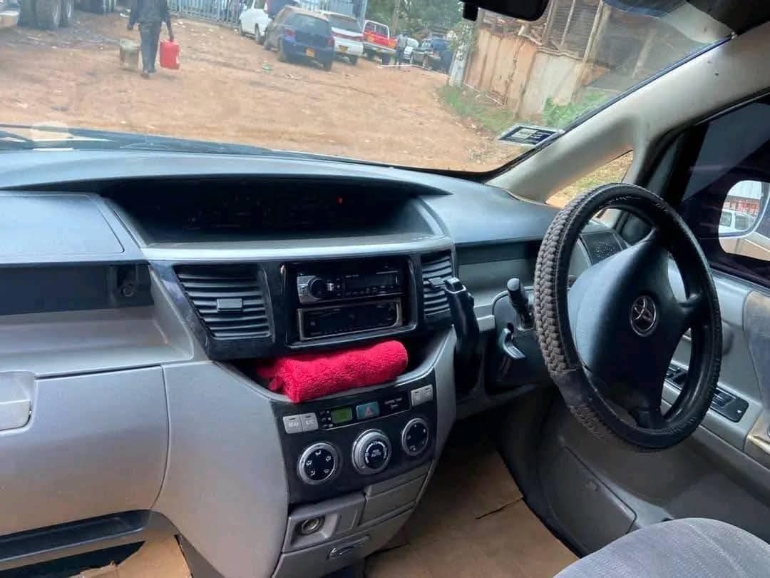A picture of 2004 Toyota new shape