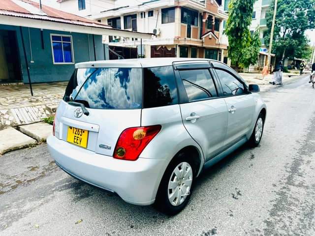 A picture of TOYOTA IST EEY
