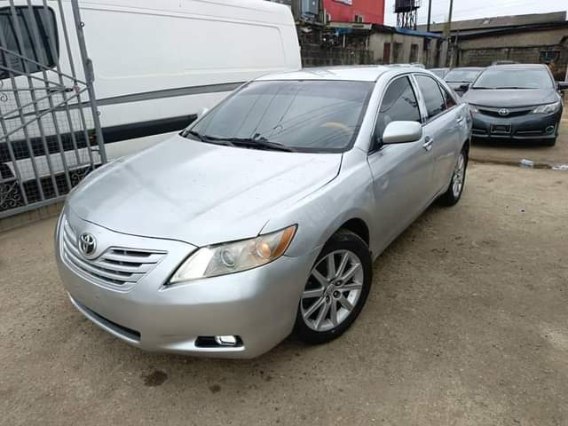 A picture of Toyota Camry 0.8