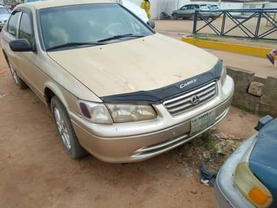 A picture of Toyota Camry 2001 drop light