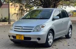 A picture of TOYOTA IST YEAR 2004 PRICE 12 5M CALL 0621007902