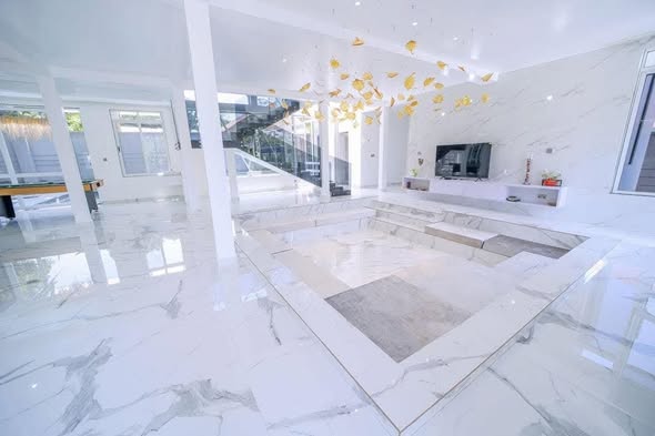 A picture of 5 beds 5 bath House