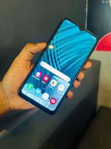 A picture of Samsung a20s