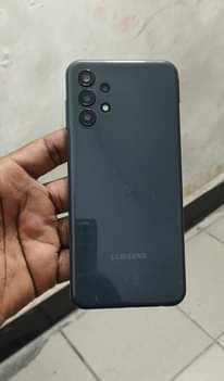 A picture of Samsung a13 4gb 128gb