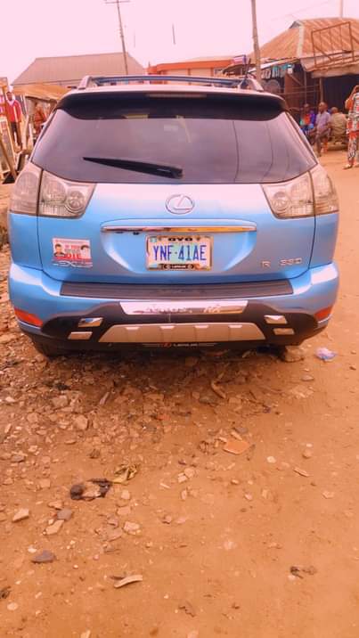 A picture of RX 330 06 model