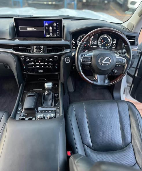 A picture of Lexus LX5700709446672 0765424123