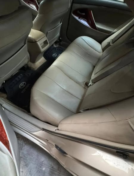 A picture of Toyota Camry 2011 Neatly used 4plugs
