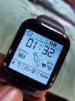 A picture of Google pixel 3a na Smartwatch
