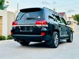 A picture of V8 v8 v8 0627544832