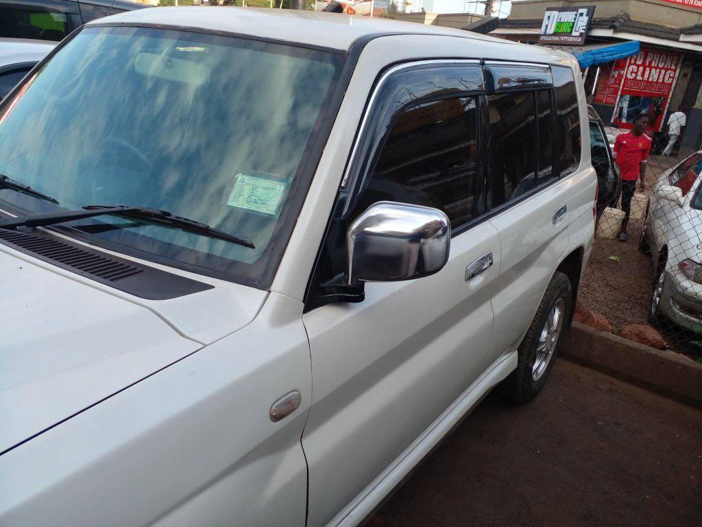 A picture of 2009 2009 Pajero io Good
