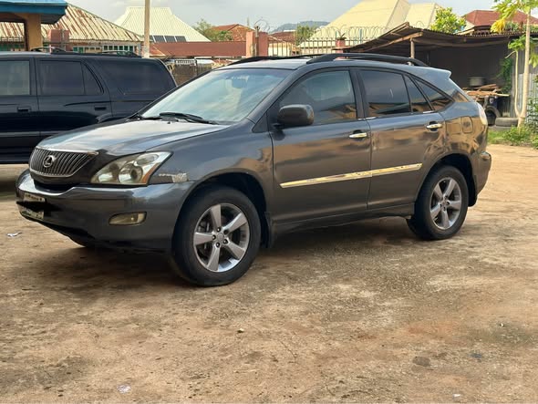 A picture of 2006 RX330
