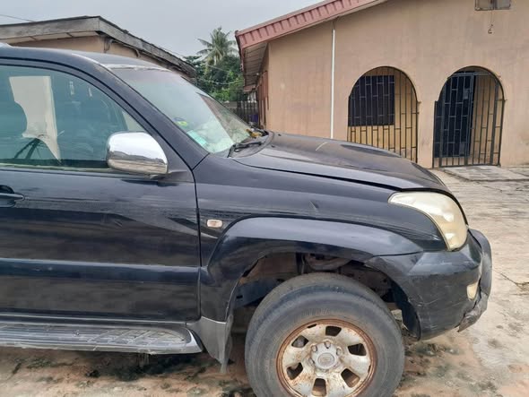 A picture of Complete first body Toyota Prado