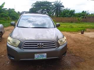 A picture of Very Clean Toyota Highlander 2008 Full option 2 yes used