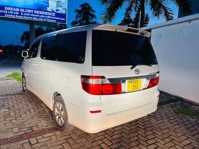 A picture of  Toyota Alphard Cc 2360 Price 17milions Year 2003 2004