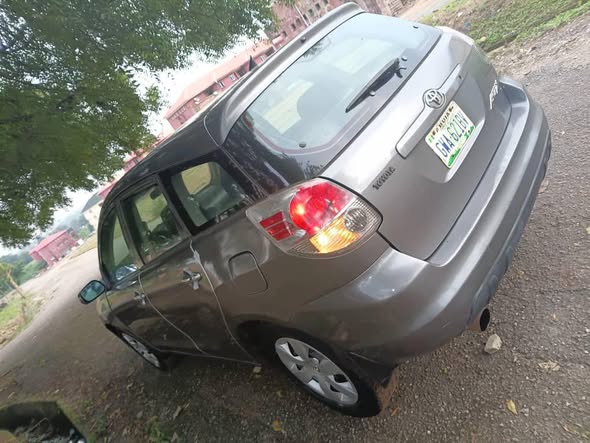 A picture of TOYOTA MATRIX 06 model