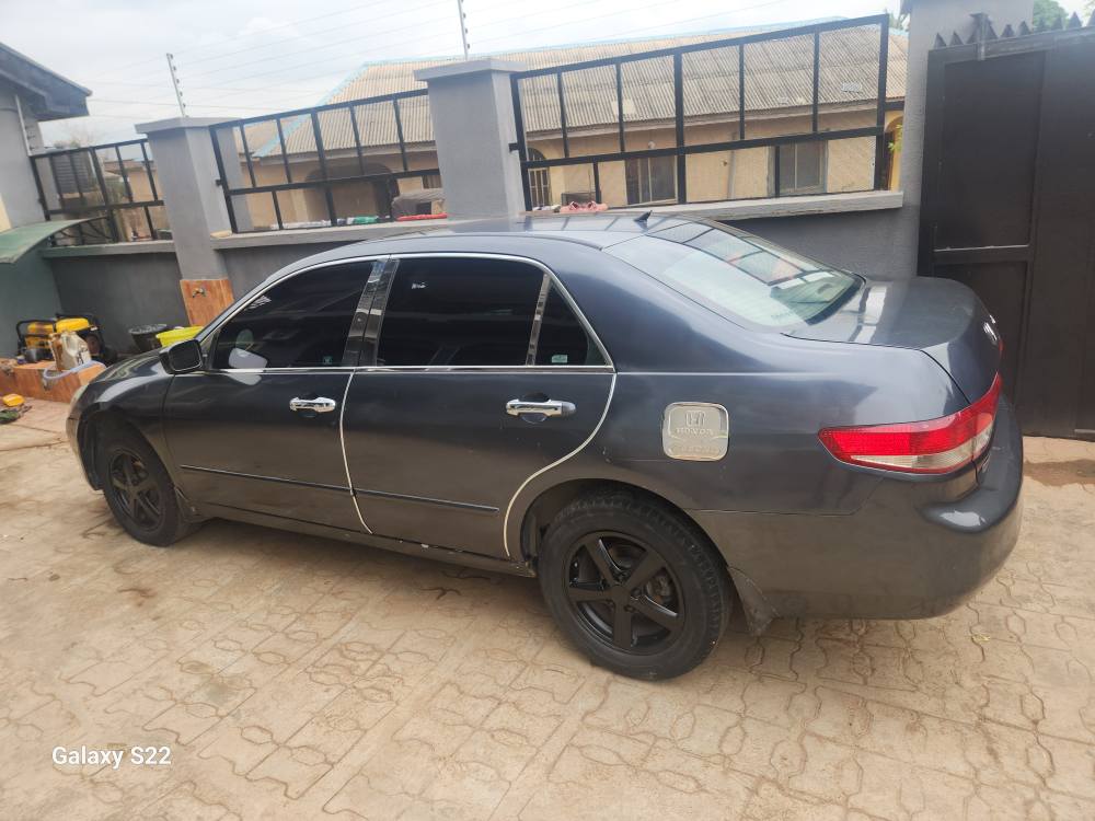 A picture of 2004 honda accord