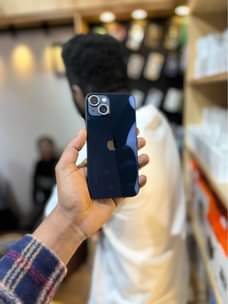 A picture of Iphone 13 plain Gb 128