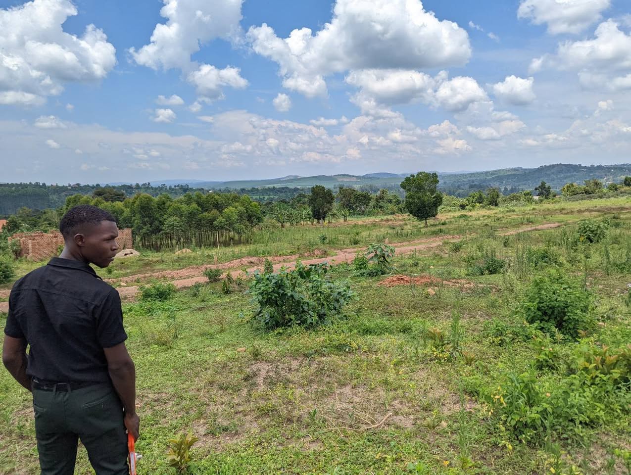 A picture of Plots on quick sale Wakiso Gobero 9M with title 1km