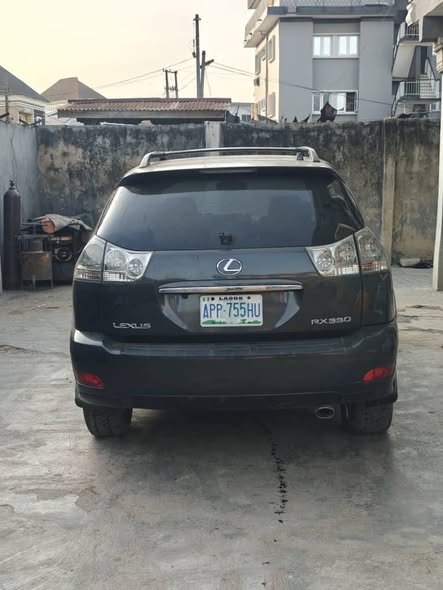 A picture of 2005 Rx330 Lexus