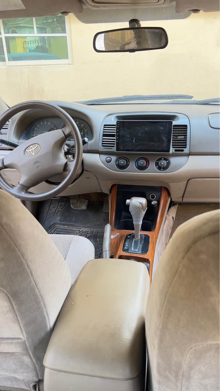 A picture of 04 Toyota Camry