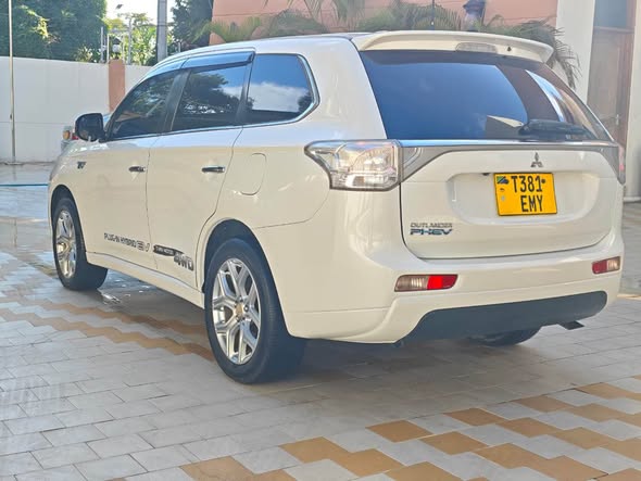 A picture of 2013 Outlander PHEV