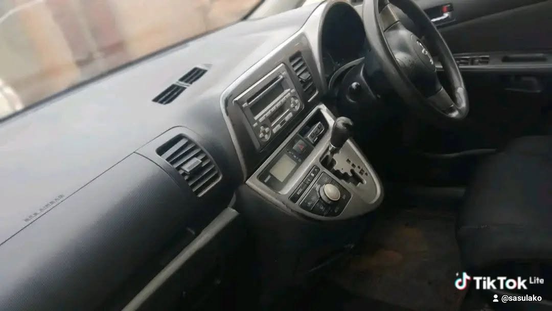A picture of Toyota wish2007 model