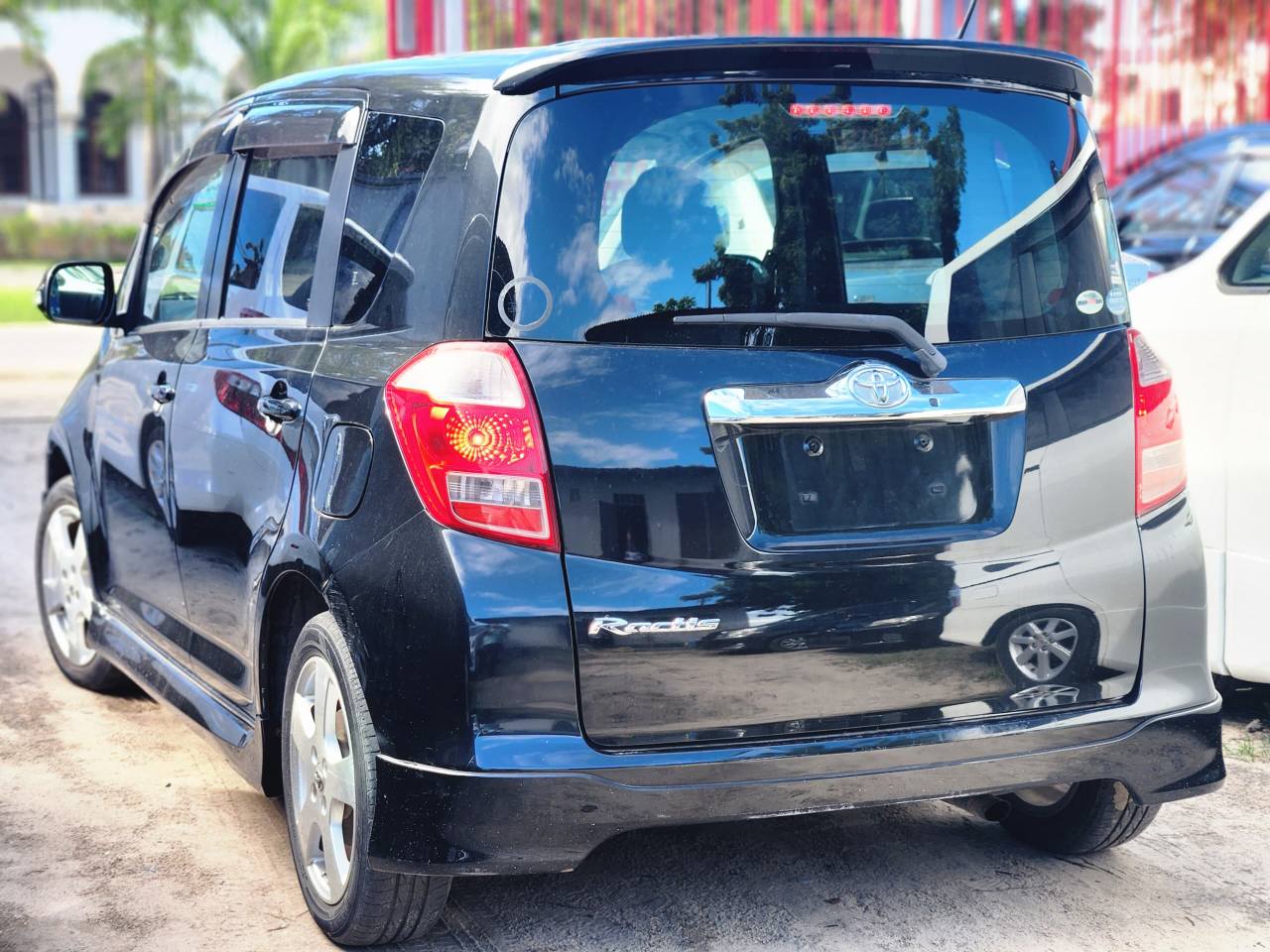 A picture of TOYOTA RACTIS
