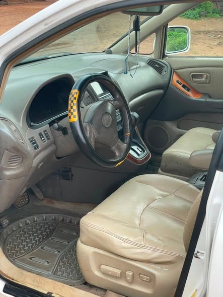 A picture of Lexus Rx 300