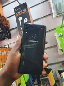 A picture of Samsung a10s Gb32 Ram2 Haina kipengele boss chap 0693771662 bei