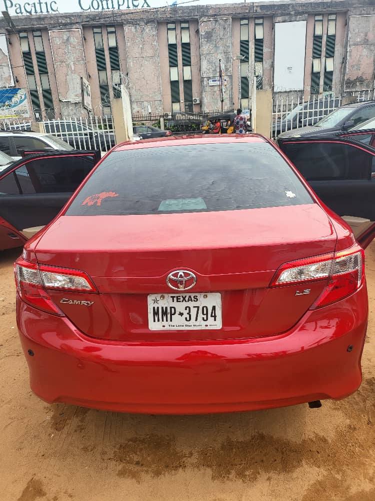 A picture of Toyota Camry 2014 model first body tokumbo location Onitsha everything