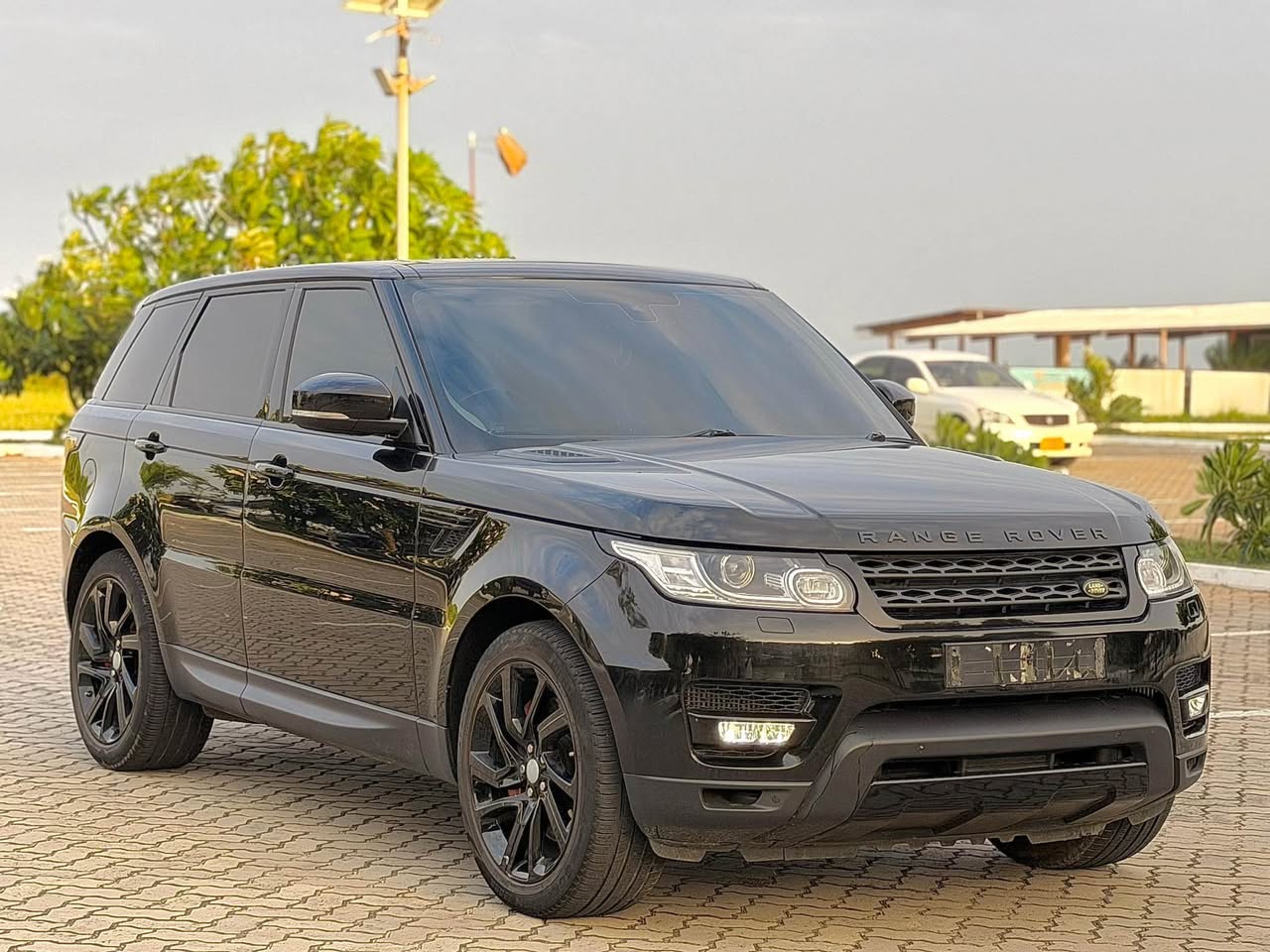 A picture of RANGE ROVER SPORT PRICE 110M Registration 0765242424 Call WhatsApp INSTAGRAM