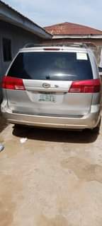A picture of Pure first body 05 Toyota sienna used by women Everything